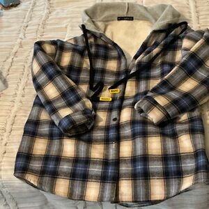 Cabincore woodsy Zaful plaid hooded jacket with Sherpa inside. Size large